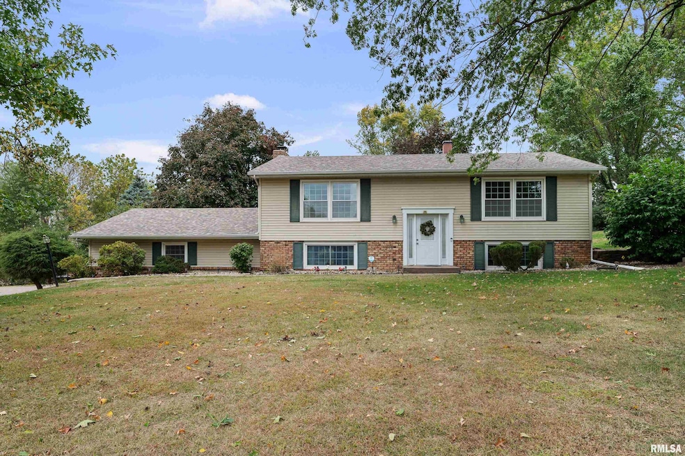 4836 W Pleasant St, Davenport, IA 52804 - photo 1