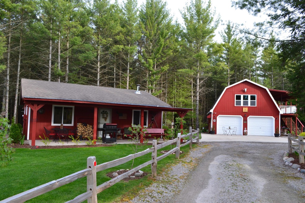 House & Garage with Apartment