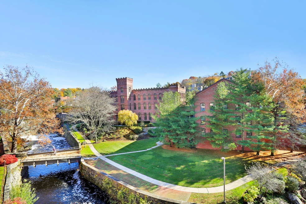 12 Glenville St unit 205, Greenwich, CT 06831 - photo 1