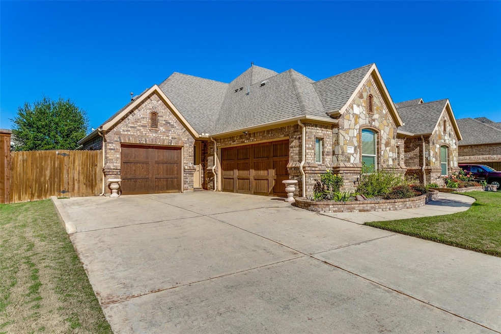 8613 Shadywood Ln, North Richland Hills, TX 76182 - photo 1
