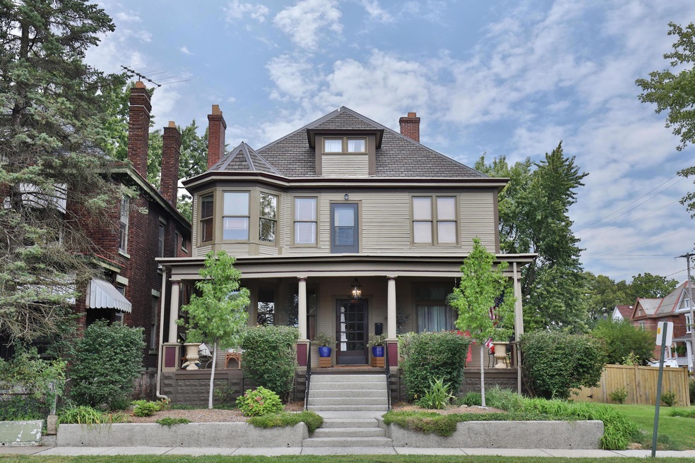 1530 Bryden Rd, Columbus, OH 43205 - photo 1