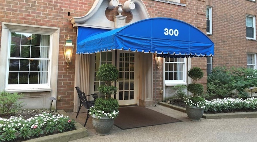 Fox Chapel Mews unit 306, Pittsburgh, PA 15238 - photo 1