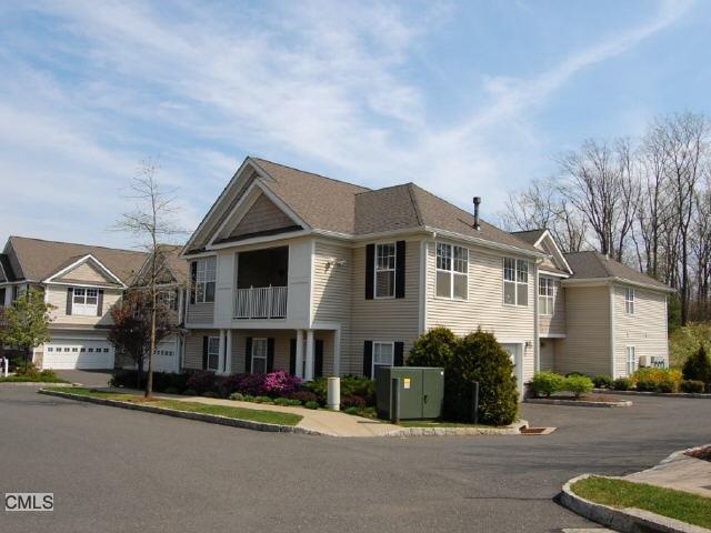 69 Suzie Dr, Newtown, CT 06470 - photo 1