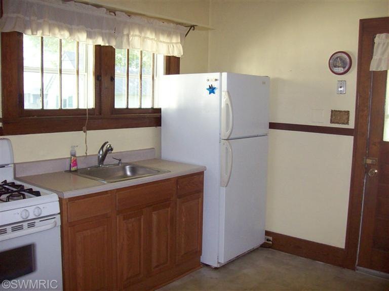 1323 Maple St, Niles, MI 49120 - photo 1