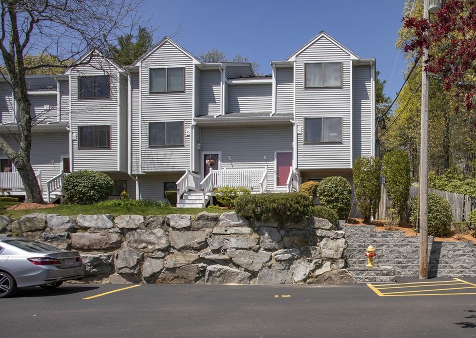 1016 Pleasant St unit 46, East Weymouth, MA 02189 - photo 1