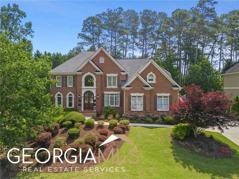 14441 Club Circle has an exceptional lot position,