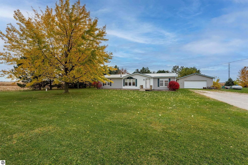 2340 S Quanicassee Rd, Reese, MI 48757 - photo 1