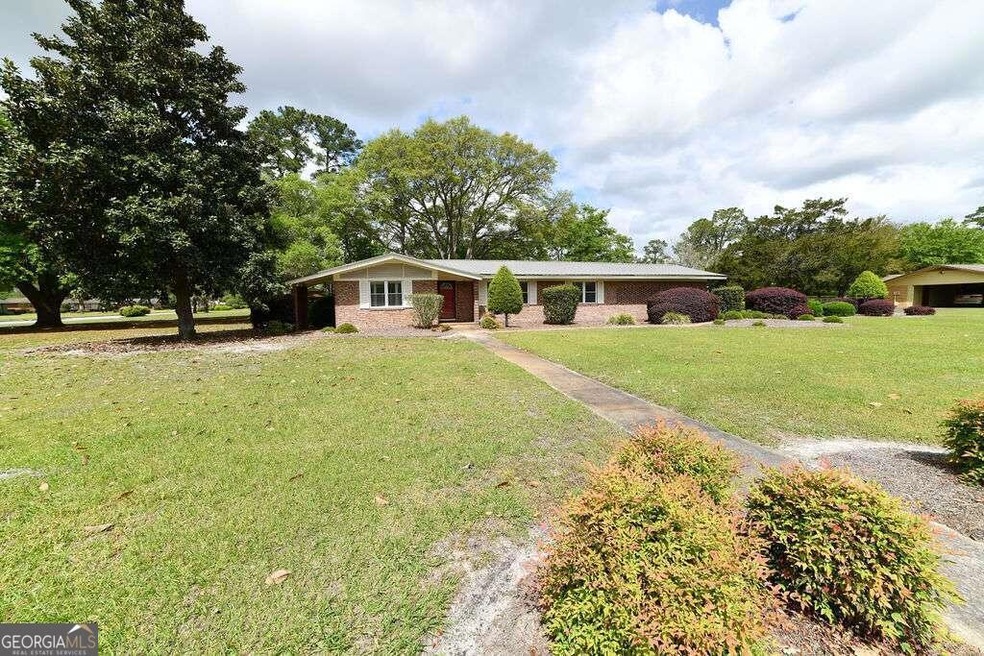 225 Pierce St, Jesup, GA 31545 - photo 1