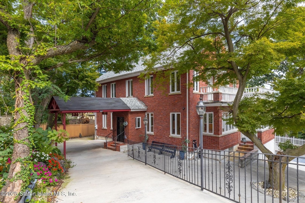 Sold $1,575,000 • Co-Listing Agent