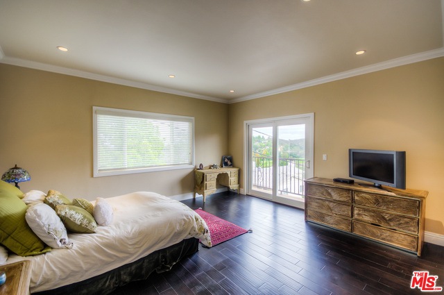 4536 Ensenada Dr, Woodland Hills, CA 91364 - photo 1