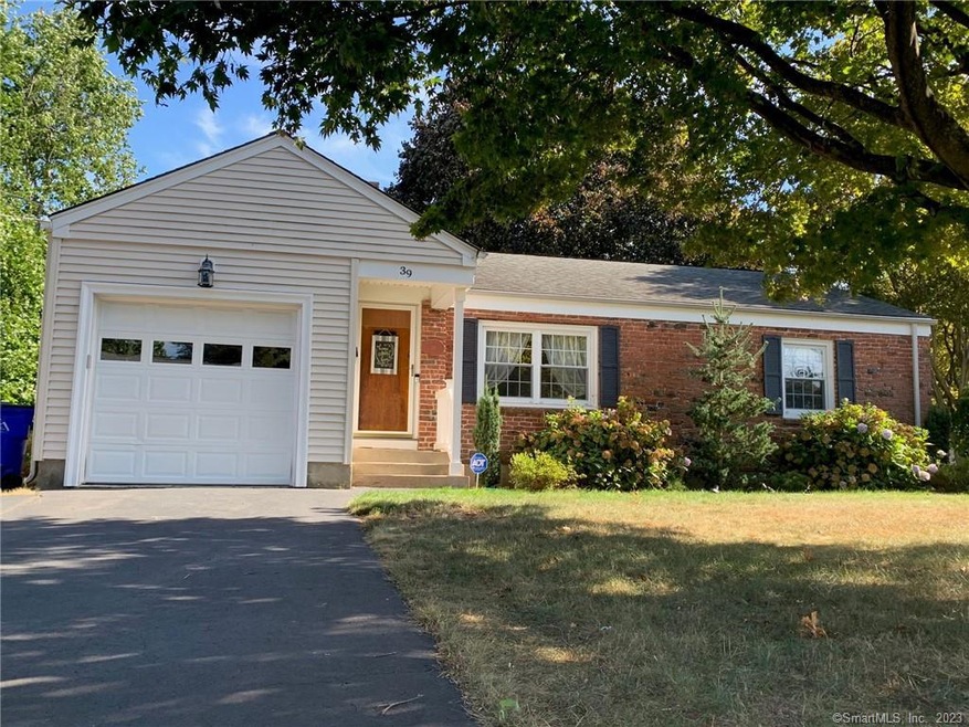 39 Rockledge Dr, West Hartford, CT 06107 - photo 1