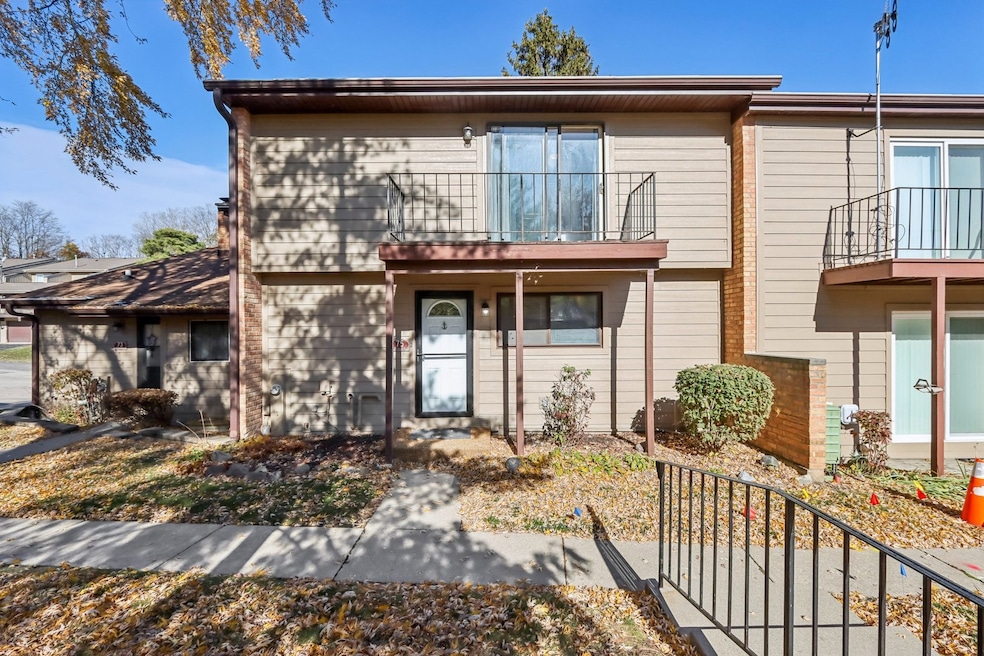 75 Mineola Rd unit 5C, Fox Lake, IL 60020 - photo 1