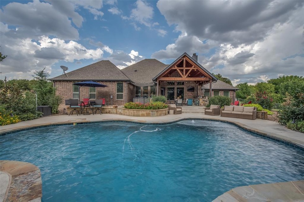 318 Cedar Springs Ln, Weatherford, TX 76087 - photo 1