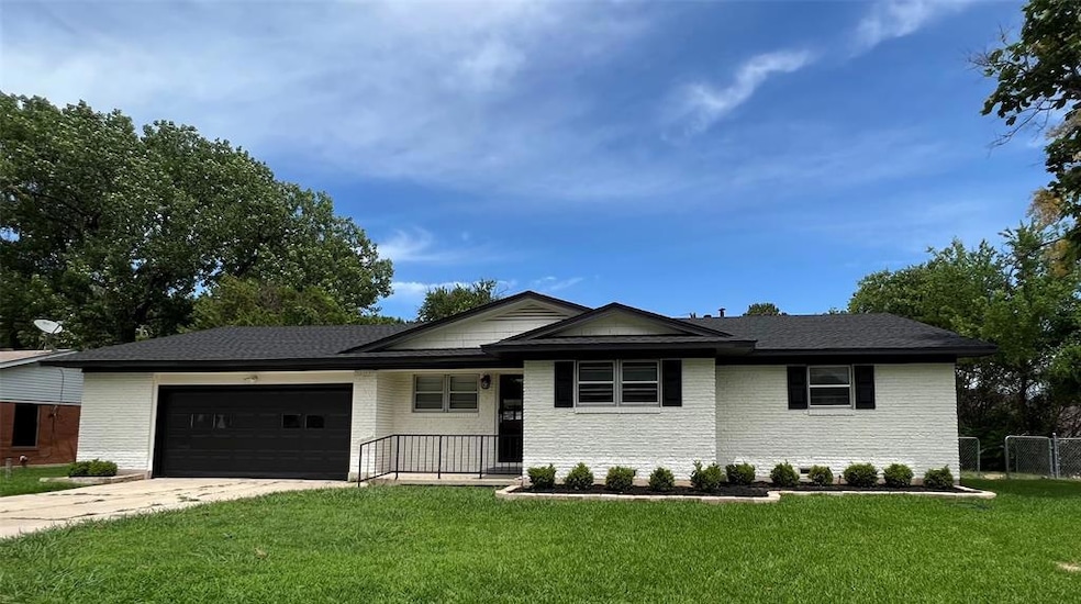 708 Line Dr, Gainesville, TX 76240 - photo 1