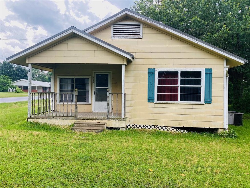 235 E Oklahoma Ave, Vivian, LA 71082 - photo 1