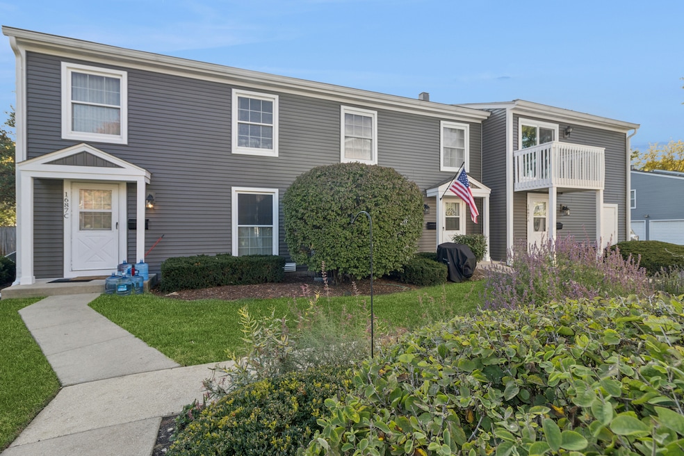 1687 Williamsburg Ct unit A, Wheaton, IL 60189 - photo 1