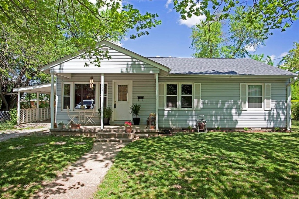 807 NW 10th St, Bentonville, AR 72712 - photo 1