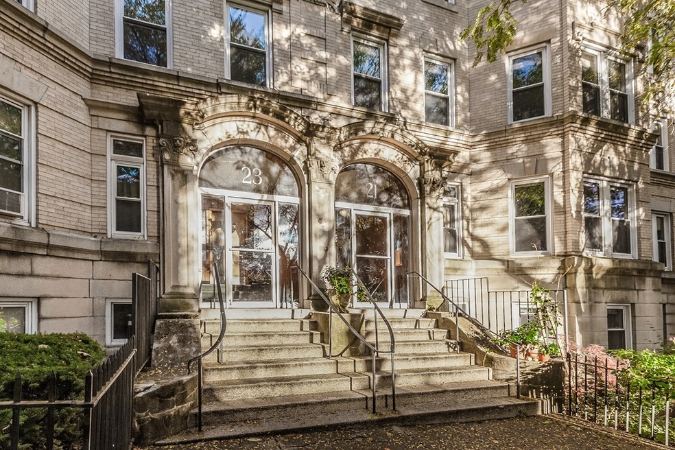 23 Warwick Rd unit 3, Brookline, MA 02445 - photo 1