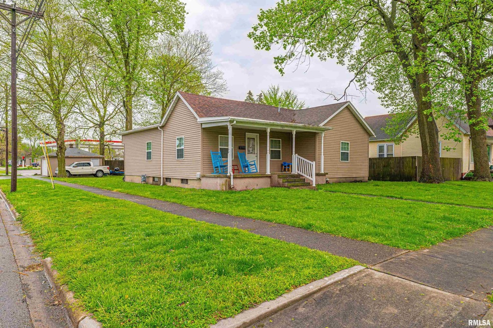 702 Lincoln Ave, Lincoln, IL 62656 - photo 1