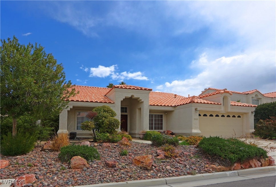 Mediterranean / spanish-style house featuring stuc