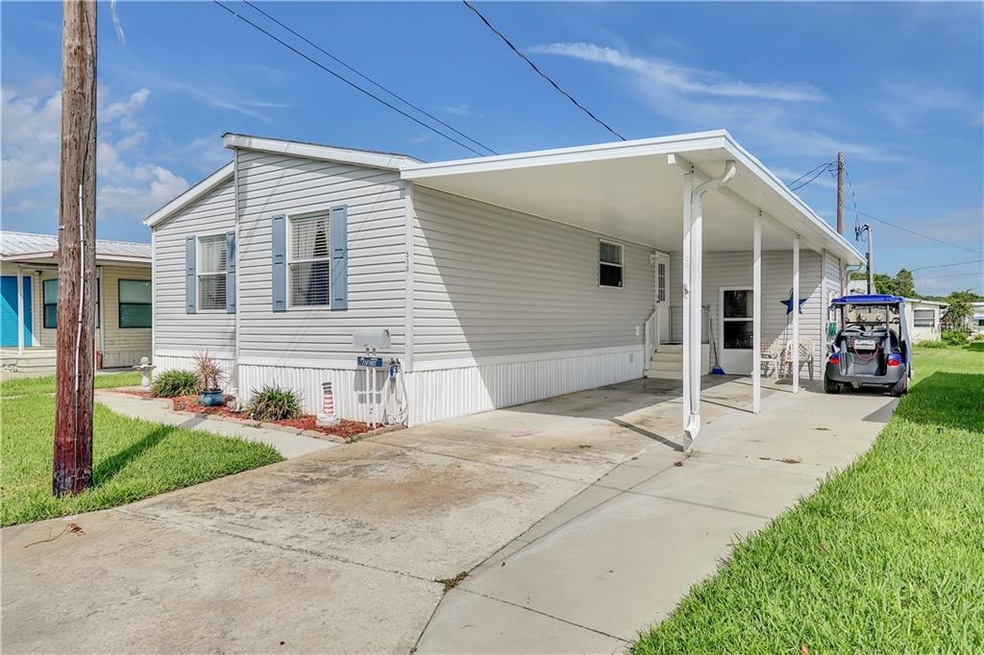 510 Sinclair Cir, Tavares, FL 32778 - photo 1