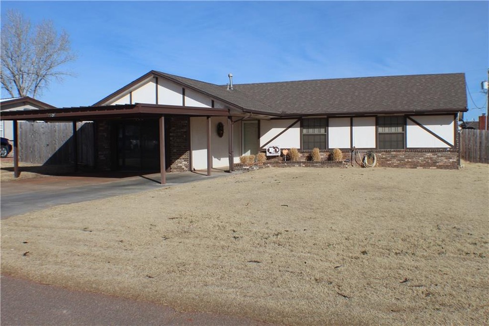 406 N Wolfley St, Elk City, OK 73644 - photo 1