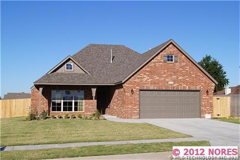 8016 S Gardenia Ave, Broken Arrow, OK 74011 - photo 1