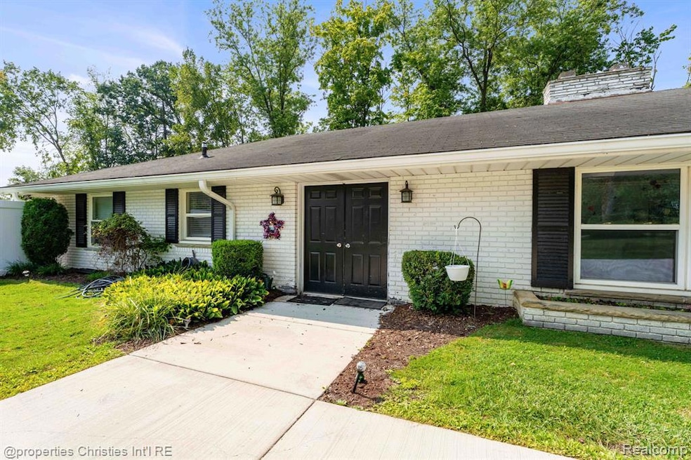 31111 Lahser Rd, Beverly Hills, MI 48025 - photo 1