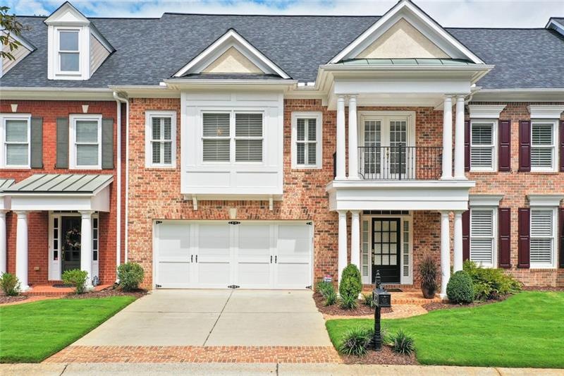 Beautifully maintained master-on-main home in Alph