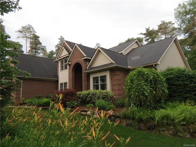 See the craftsmanship on this 2003 Built home.