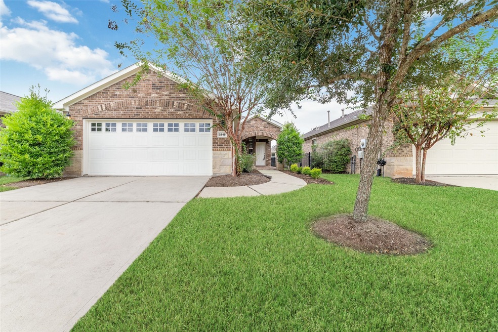 2915 Coral Berry Ct, Richmond, TX 77469 - photo 1