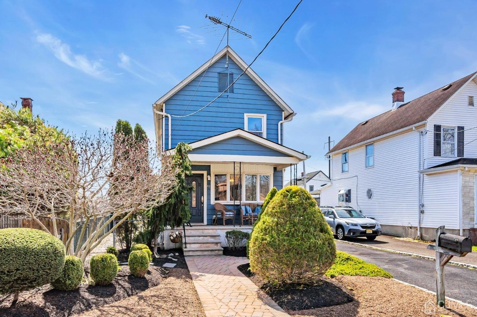 Sold $330,000 • Co-Listing Agent