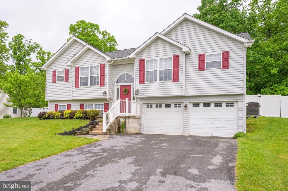 285 Longwood Dr, Bunker Hill, WV 25413 - photo 1