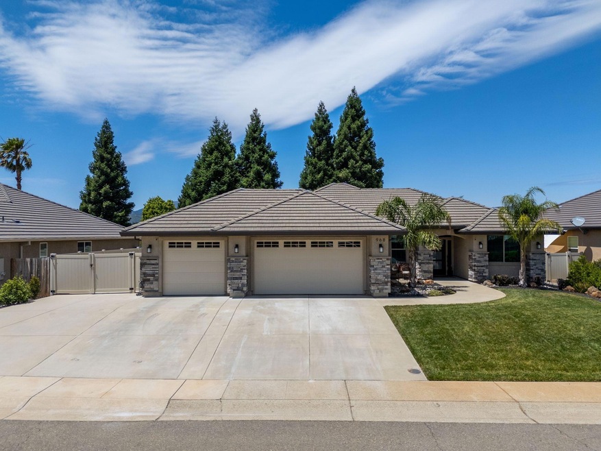 968 Albion Ave, Redding, CA 96003 - photo 1