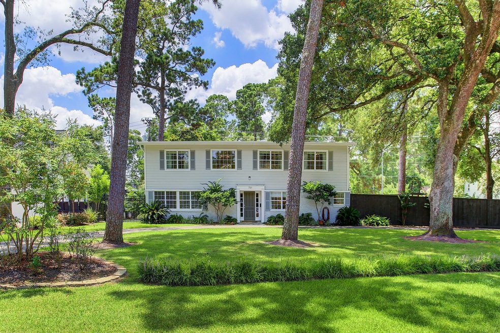 751 W 43rd St, Houston, TX 77018 - photo 1