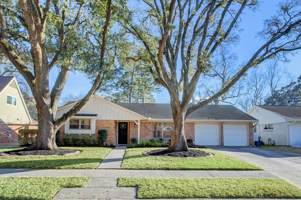 1027 Chamboard Ln, Houston, TX 77018 - photo 1