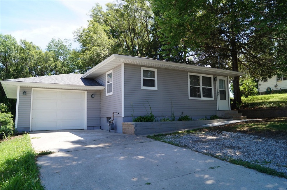 934 1st St N, Newton, IA 50208 - photo 1