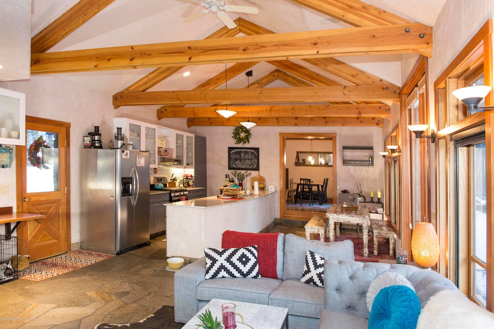Holland-Hills-liv-kitchen