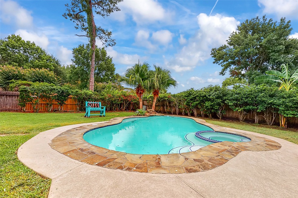 1807 Hunt Dr, Friendswood, TX 77546 - photo 1