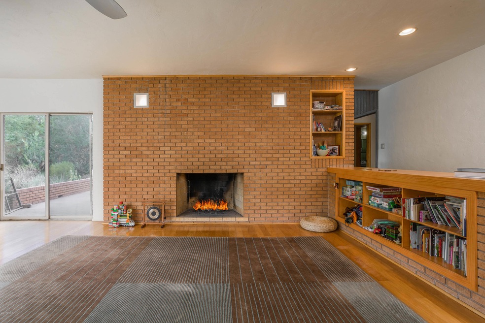 AZA_Listings_Adams_4202_E_StJosephWay_Im