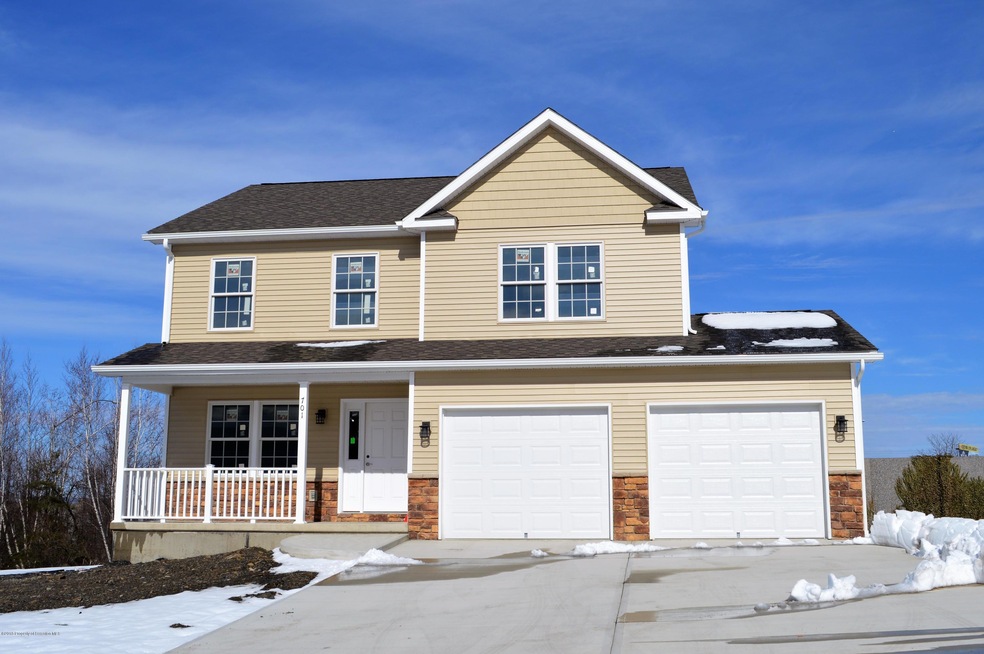 701 E Swinick Dr, Dunmore, PA 18512 - photo 1