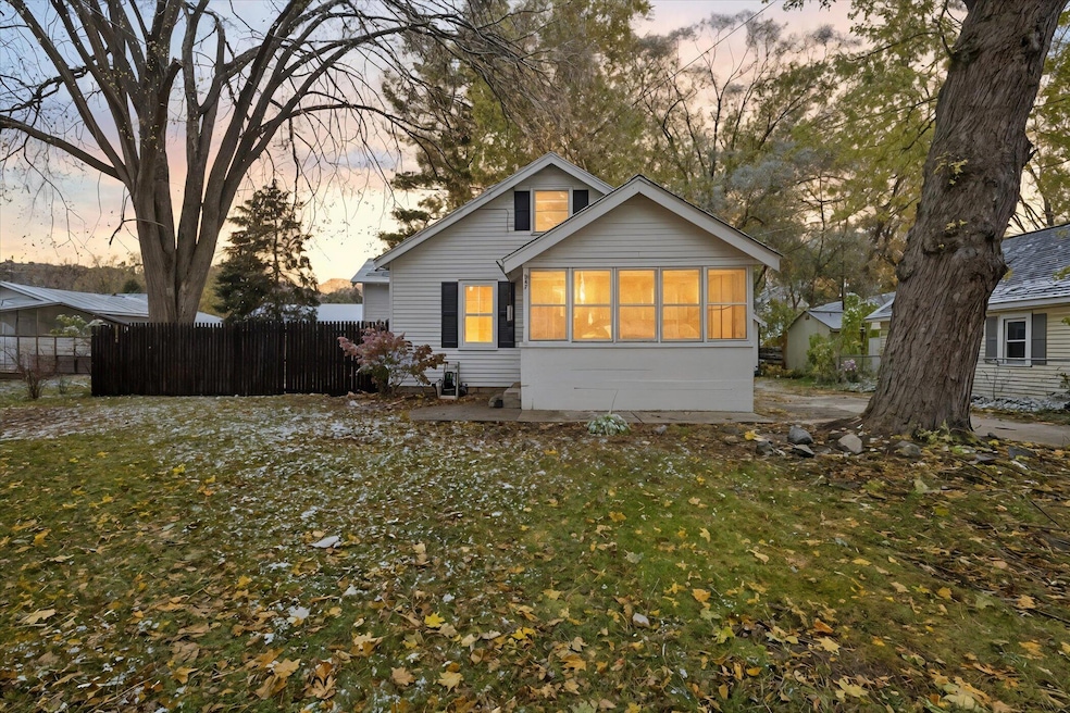 947 Roger St NW, Grand Rapids, MI 49544 - photo 1