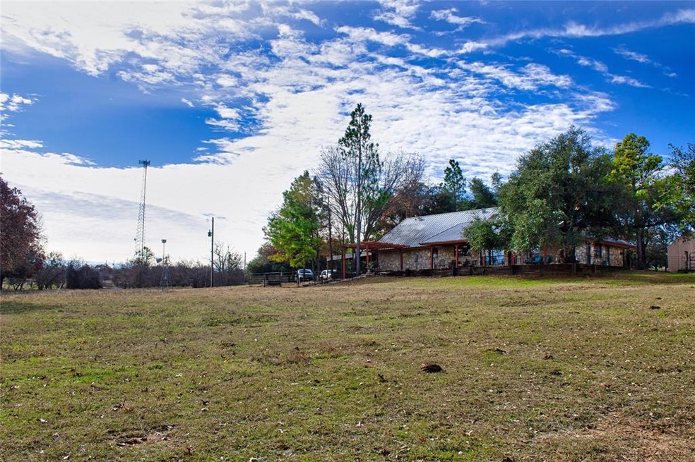 501 Mcfarland Ln, Weatherford, TX 76088 - photo 1