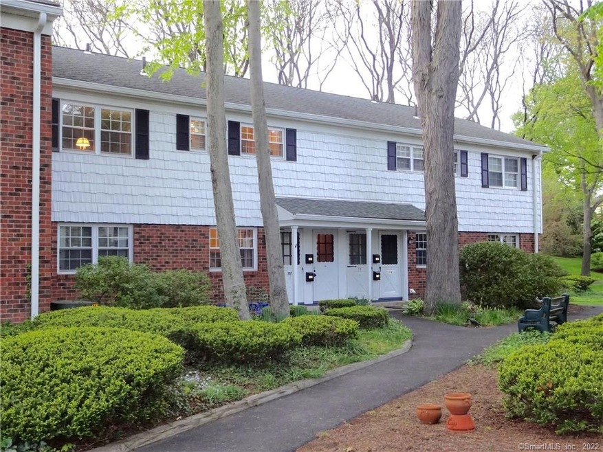 245 Unquowa Rd unit 107, Fairfield, CT 06824 - photo 1