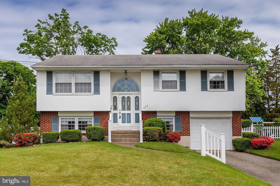 228 Crescent Ave, Gibbstown, NJ 08027 - photo 1