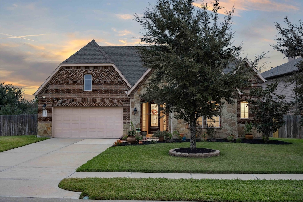 Welcome home to 28938 Endeavor River Road located in Tamarron and zoned to Katy ISD! This stunning home has lovely curb appeal, a well-manicured lawn, beautiful landscaping, stone/brick elevation, dark stained front door with glass detailing, traditional style, beautiful outdoor lanterns and a double wide driveway!
