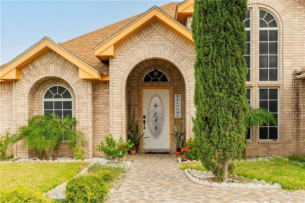 716 W Grosbeak Ave, Pharr, TX 78577 - photo 1