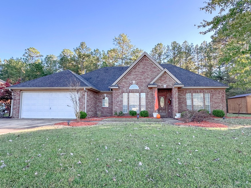 73 Hazelnut Cir, Columbus, MS 39705 - photo 1