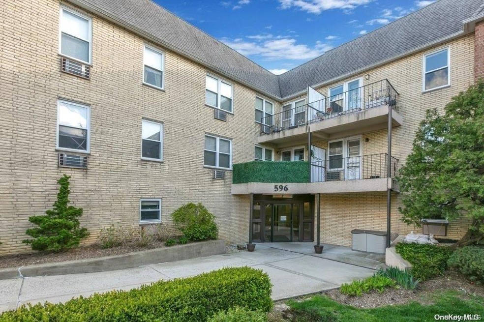 Greentree at Lynbrook unit 5B, Lynbrook, NY 11563 - photo 1