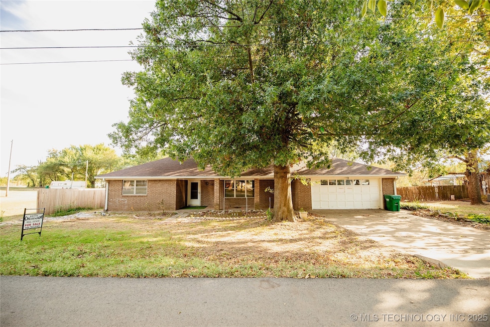 301 W Burkhart St, Glencoe, OK 74032 - photo 1